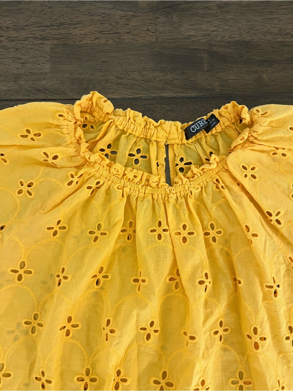 Cure Yellow Eyelet Ruffle-Neck Casual Top 100% Cotton Summer Spring Size Small - Picture 2 of 6